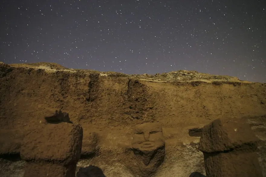 Neolitik dönemin önemli merkezi 'Karahantepe' yıldızların altında 17