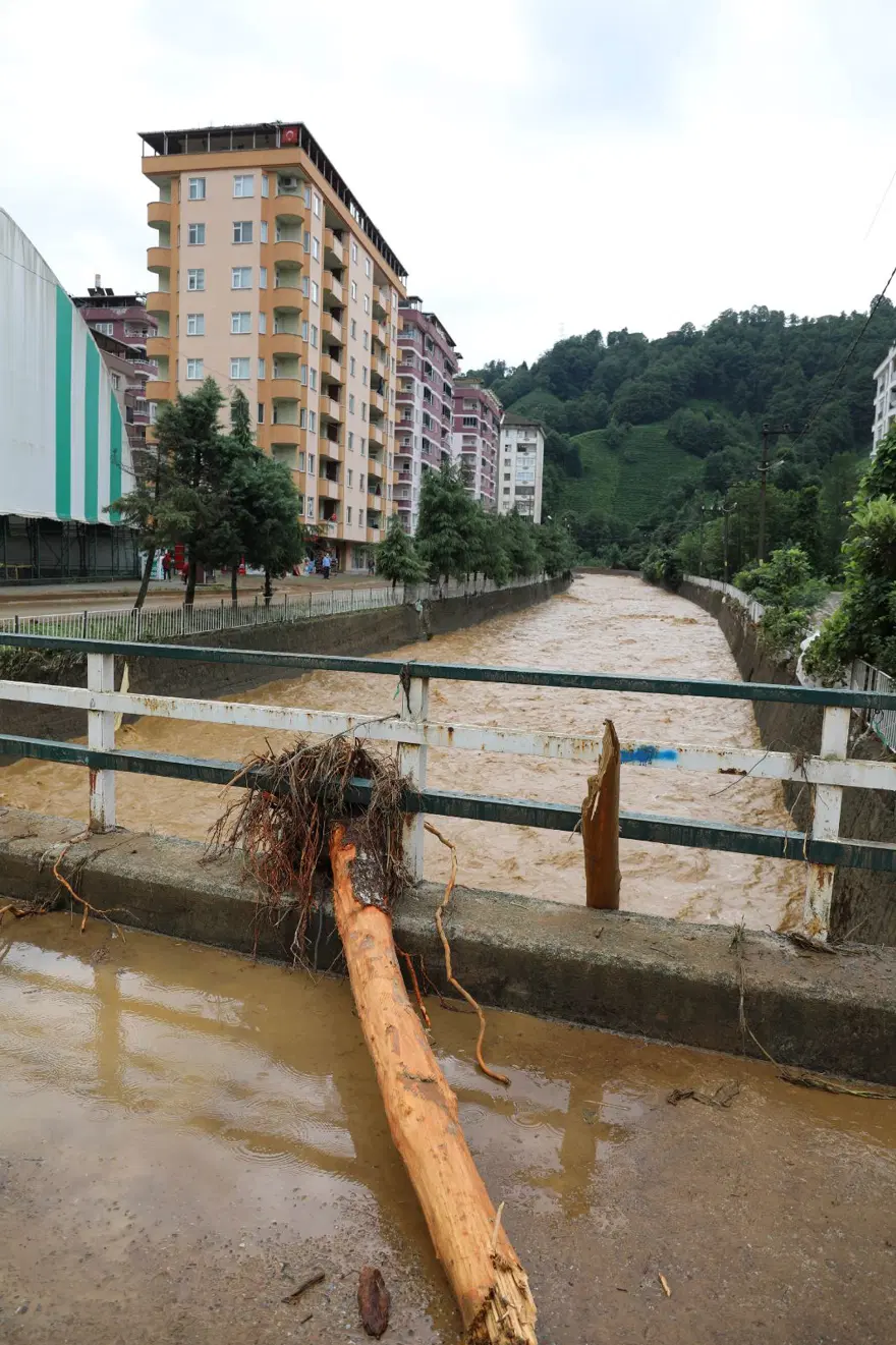 Rize'deki sel felaketinin hasarı gün ağarınca ortaya çıktı 5 Rize'deki sel felaketinin hasarı gün ağarınca ortaya çıktı 5