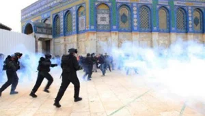 İsrail Mescid-i Aksa'yı bastı İsrail Mescid-i Aksa'yı bastı