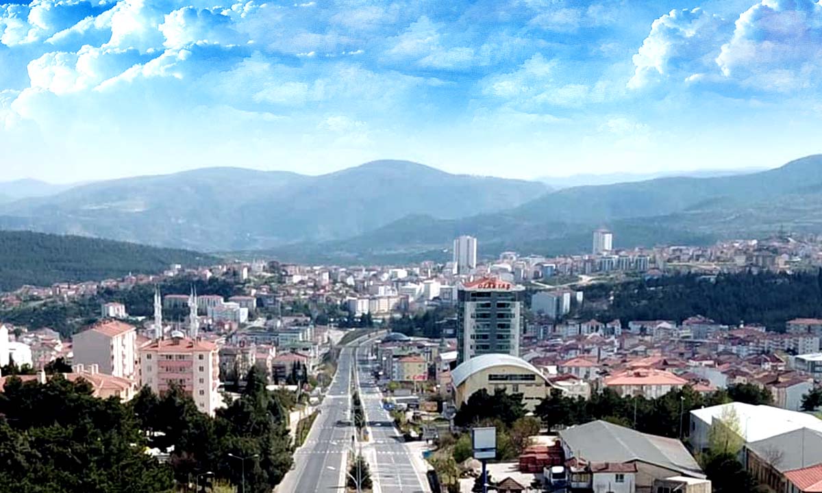 Bilecik'te traktörün devrilmesi sonucu 1 kişi öldü, 1 kişi yaralandı