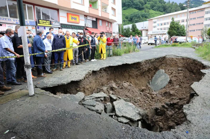 Rize'deki sel felaketinin hasarı gün ağarınca ortaya çıktı 25 Rize'deki sel felaketinin hasarı gün ağarınca ortaya çıktı 25