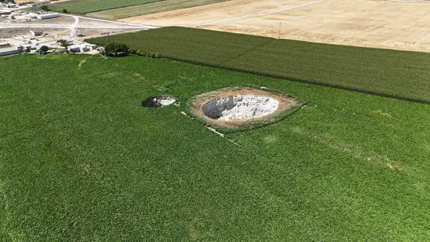 Aynı tarlada ikinci kez obruk oluştu 