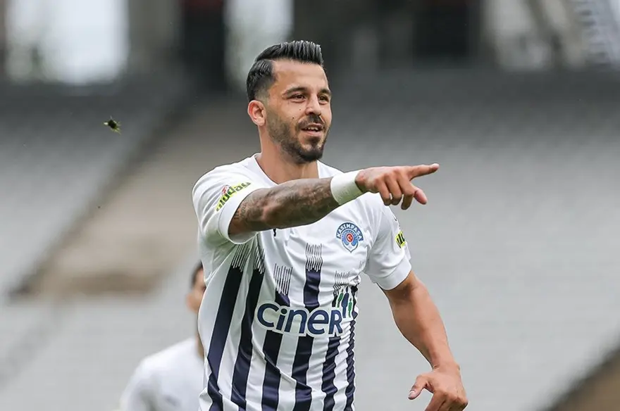 6 - Aytaç Kara (Kasımpaşa) 14 gol 6