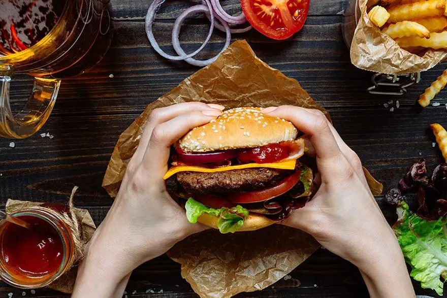 hamburger, hamburgerin tarihi, tatar bifteği, hamburg bifteği, hamburger köftesi, hamburgerin tarihi, hamburgerin kökeni, Amerika'nın ilk hamburgeri , iyi bir hamburger köftesi nasıl olmalı, 3