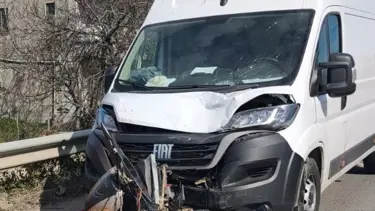 Minibüsü elektrikli bisiklette çarptı: Sürücü hayatını kaybetti
