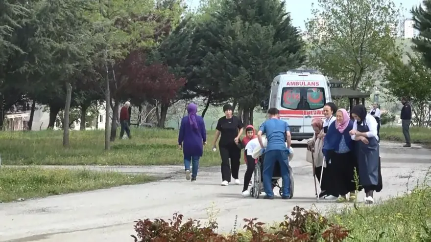 Huzurevinde yangın paniği: Sirenler çaldı, 75 kişi tahliye edildi 5