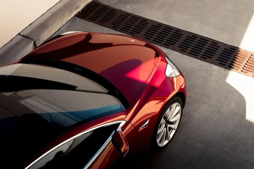 Tesla Model 3 ile Amerika'daki en hızlı yolculuğu yaptılar 8