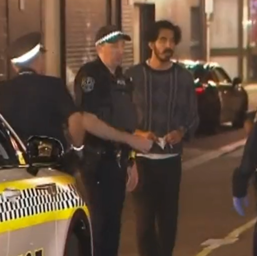 İngiliz oyuncu Dev Patel bıçaklı saldırıyı ayırmaya çalıştı 4 İngiliz oyuncu Dev Patel bıçaklı saldırıyı ayırmaya çalıştı 4