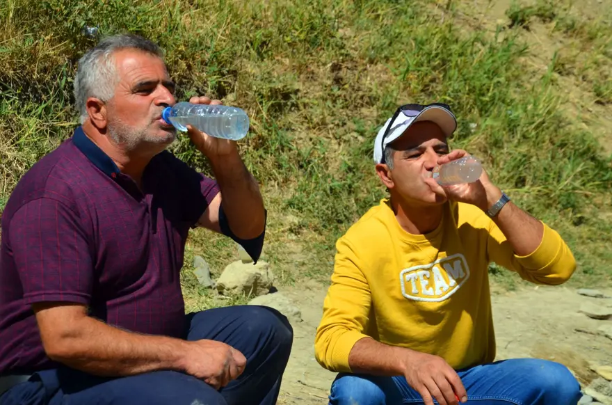 'Şifalı' sanılan pis suyu içmek için Türkiye'nin dört bir yanından Muş'a geliyorlar 1