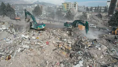 38 kişiye mezar olan Emek Apartmanı için sahte evrakla ruhsat alınmış
