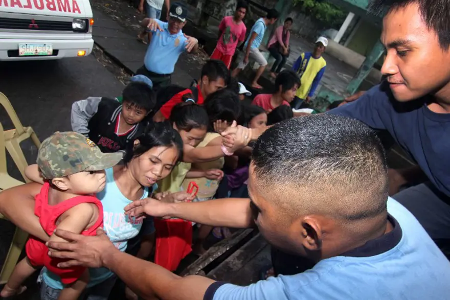 Filipinler'de tayfun alarmı 10