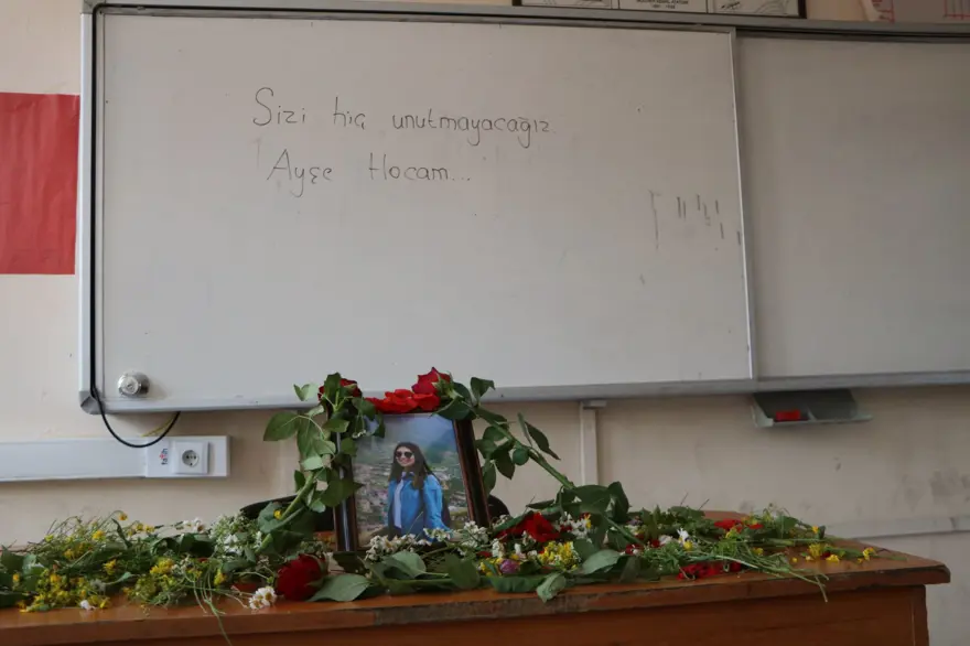 Ayşe öğretmenin okulunda yas 4