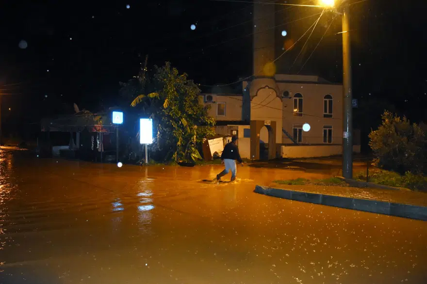 Alanya'da şiddetli yağış 4 Alanya'da şiddetli yağış 4
