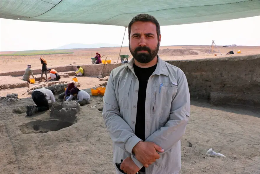 Eskişehir Küllüoba Höyüğü'nde 5 bin yıllık küp mezarlarda çocuk iskeletleri bulundu 11
