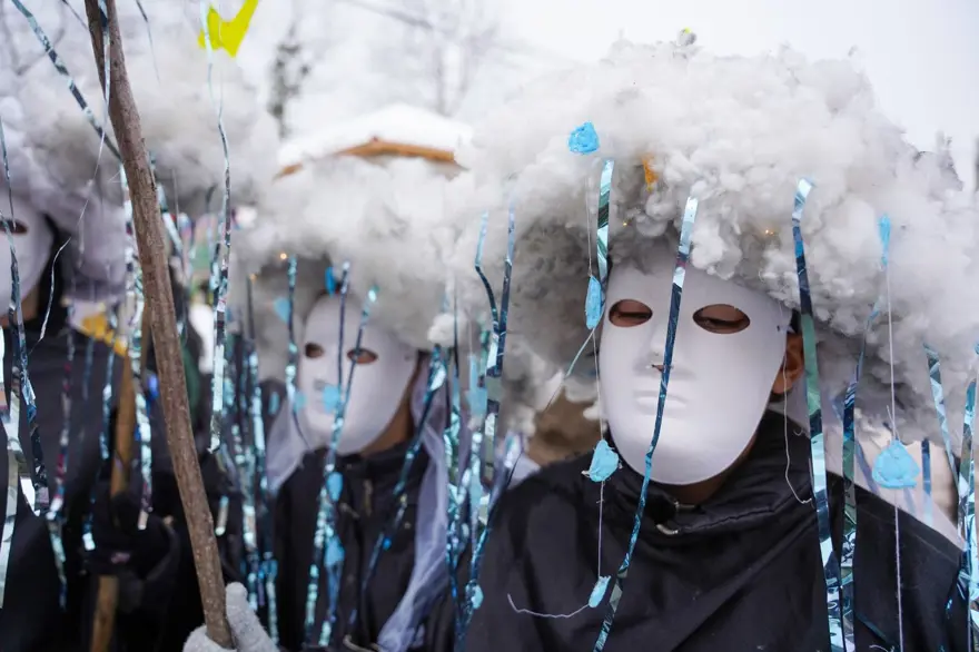 14 asırlık geleneğin görüntüleri damga vurdu: Maske ve kostümler; işte Vevçani Karnavalı 10