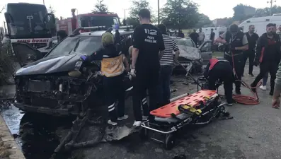 Otomobil ile kamyonet çarpıştı: 1 ölü, 1 yaralı