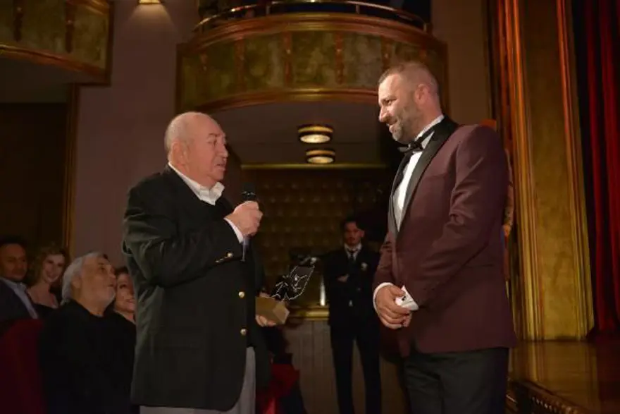 Dümbüllü'nün fesi artık Şevket Çoruh'ta (Baba Sahne açıldı) 6