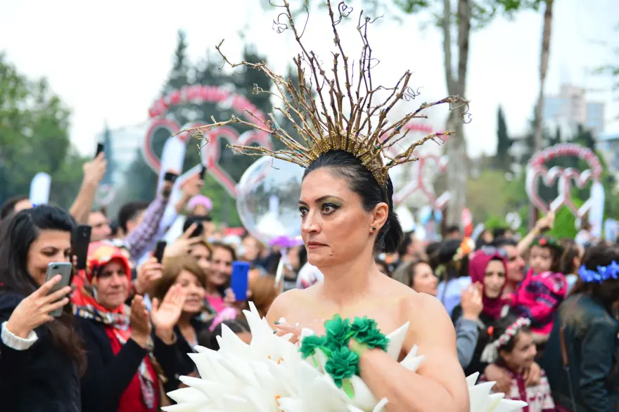 Adana'da renkli Portakal Çiçeği Karnavalı korteji 23 Adana'da renkli Portakal Çiçeği Karnavalı korteji 23