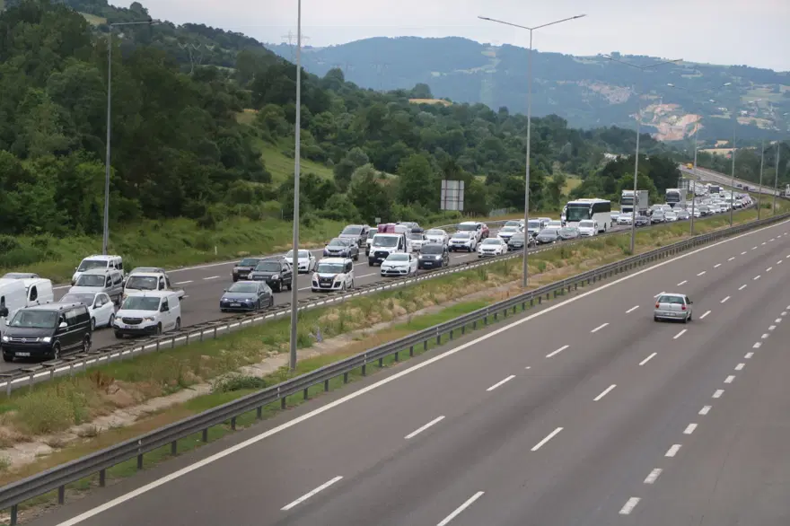 Yollarda son durum: Anadolu Otoyolu ile İstanbul çıkışında trafik yoğunluğu arttı 6