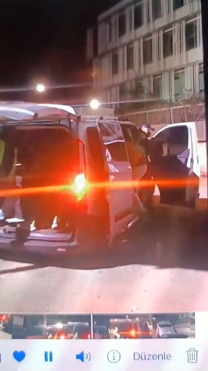 İstanbul’dafilm gibi hırsızlık: Şantiye çalışanı gibi giyinip minibüsle soygun yaptılar 3