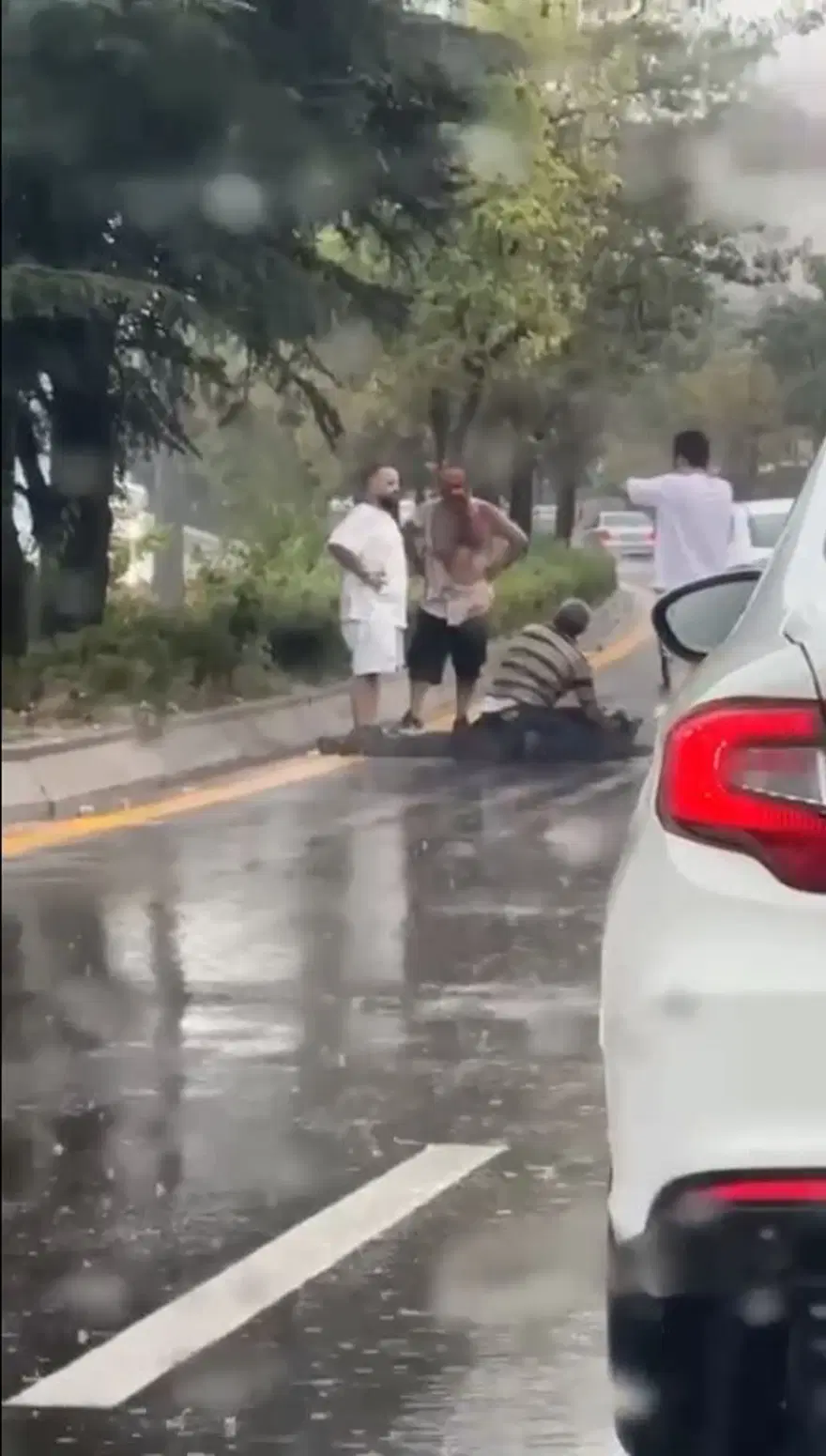 "Yol verme" kavgası faciayla sonuçlandı: Tartıştığı kişilere ateş ederken kazara eşini öldürdü 2