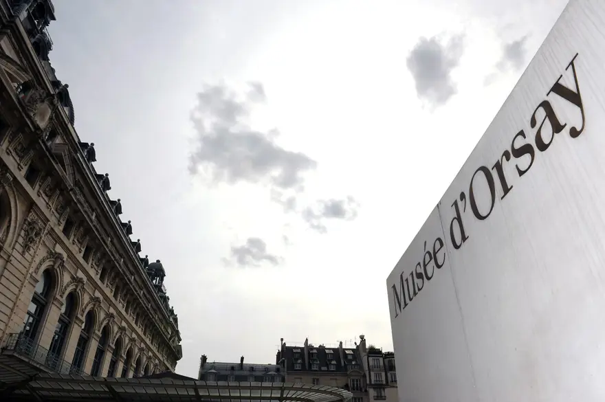 Dünyaca ünlü Orsay Müzesi'nde tartışma yaratan olay: Kıyafeti yüzünden alınmadı 