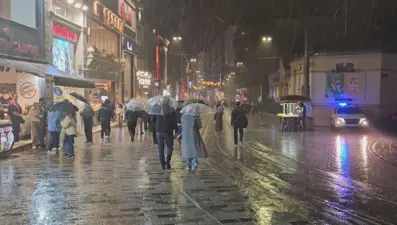 Sıcak havaya aldanmayın: İstanbul dahil 20 ile sağanak yağış uyarısı