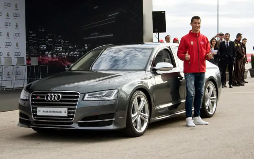 Cristiano Ronaldo yine Bugatti Centodieci ile gündemde 36