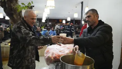 Balıkesir Sındırgı'da son durum | Halk, ikinci geceyi de dışarıda geçirdi