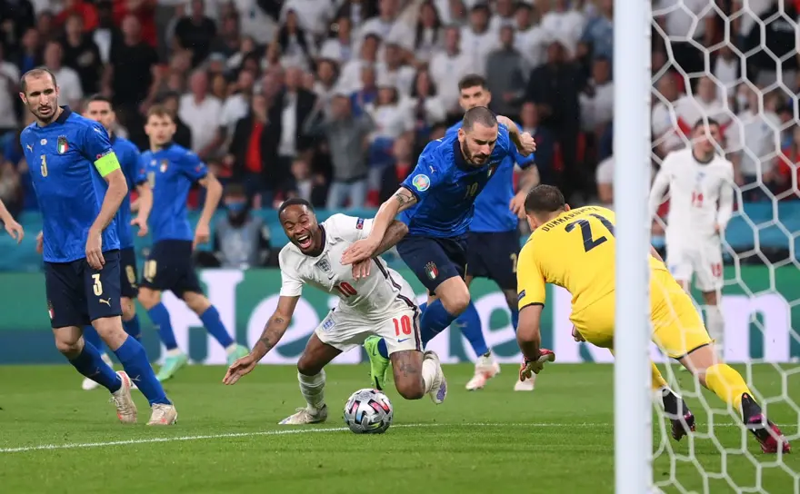 EURO 2020'de şampiyon İtalya 25