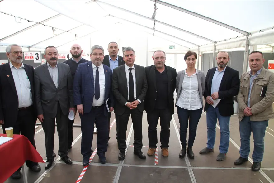 Almanya'da halk oylaması için sandıklar hazır 7