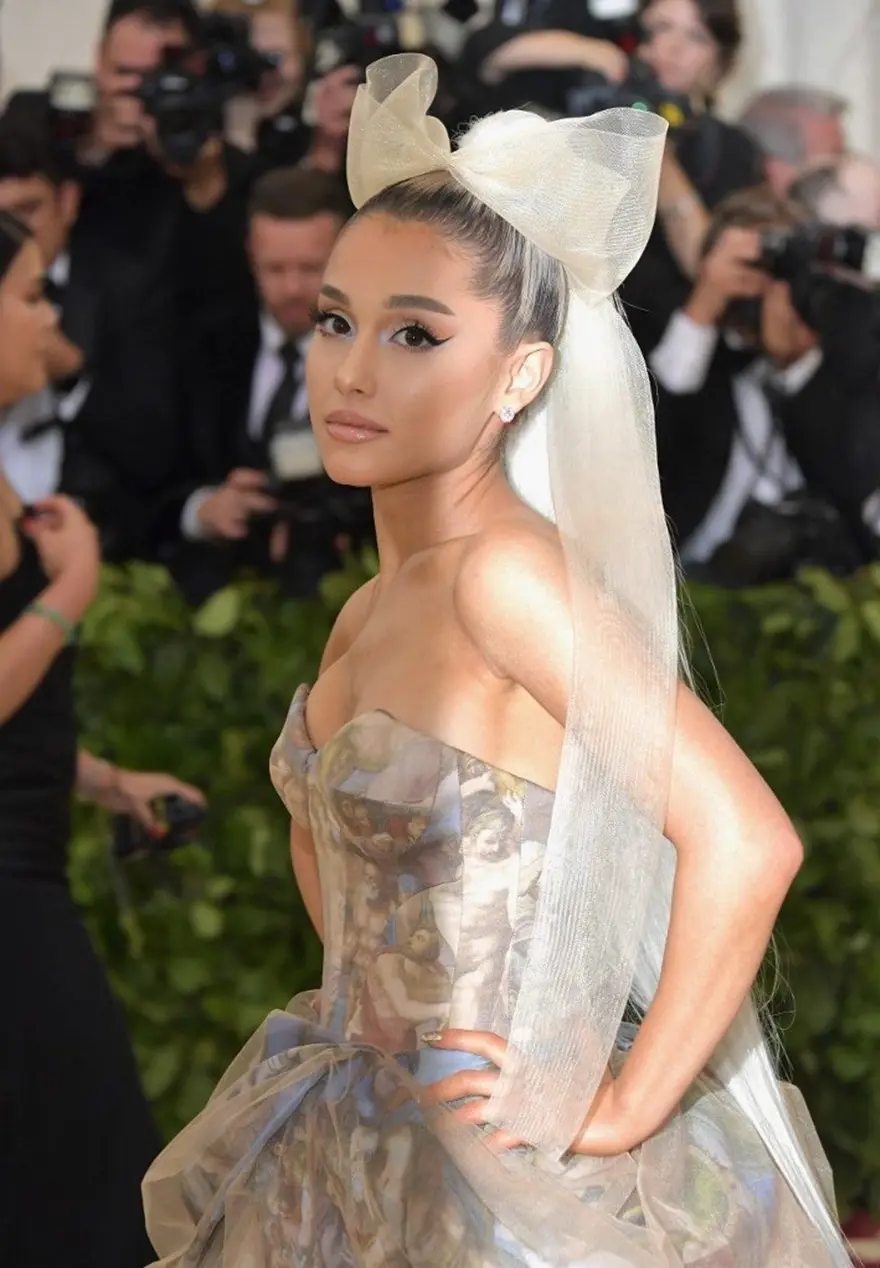 Ariana Grande 'Tanrı Kadındır' adında parfüm çıkardı 3