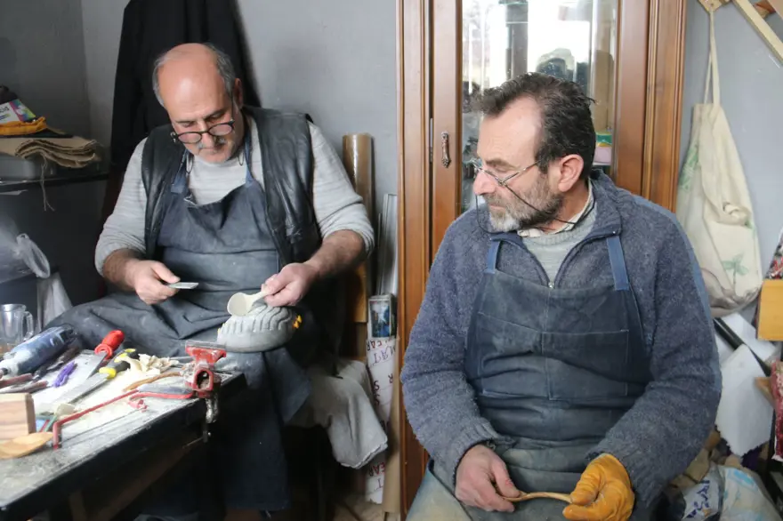 Çocukluk arkadaşı çırağı oldu: 58 yaşındaki adam, 2 yıldır bu işi yapıyor 3 Çocukluk arkadaşı çırağı oldu: 58 yaşındaki adam, 2 yıldır bu işi yapıyor 3