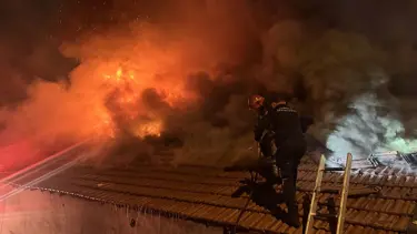 Gece yarısı dört işyeri yandı