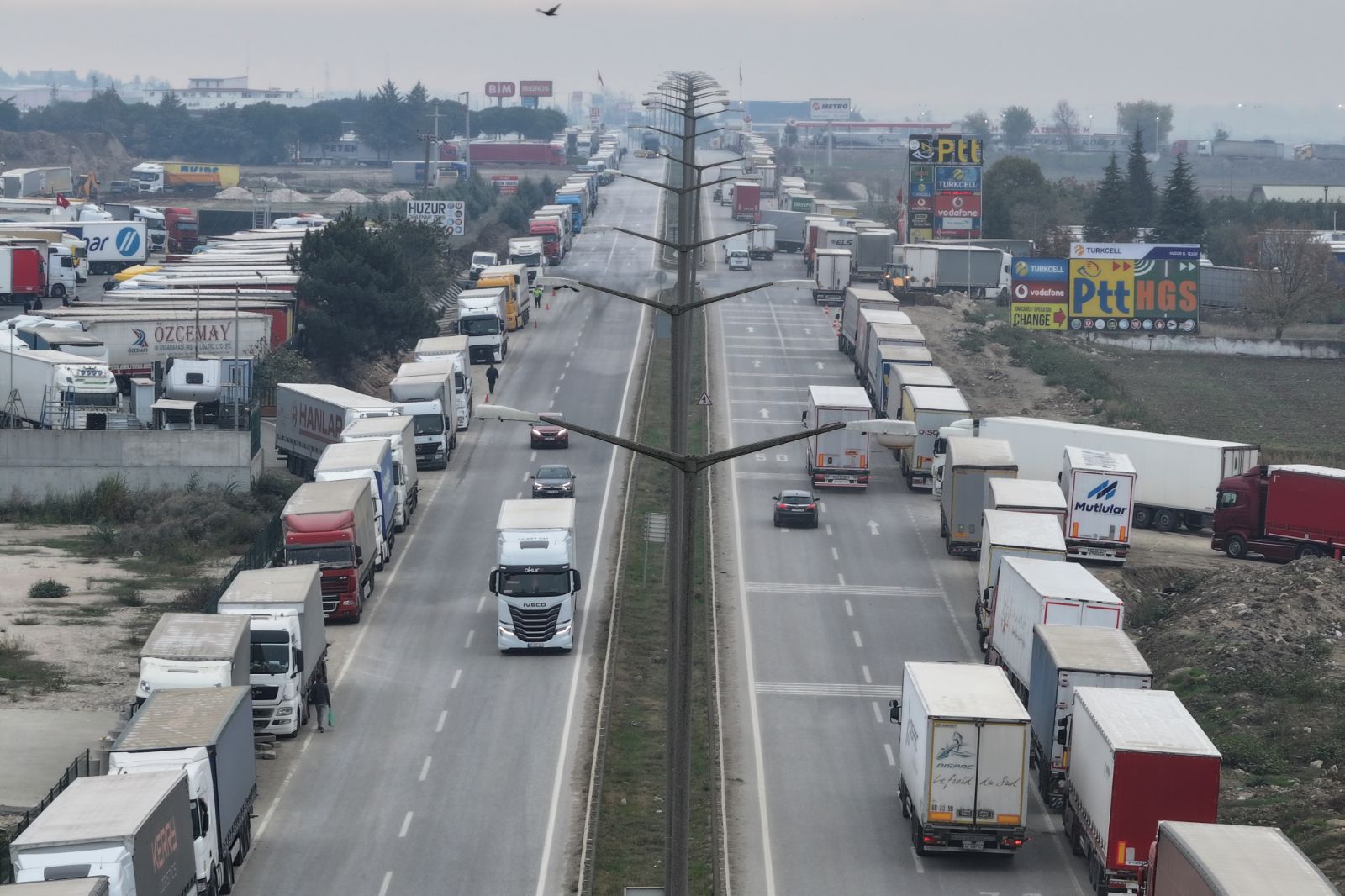 Parka mühür vuruldu: Kapıkule'de kilometrelerce kuyruk