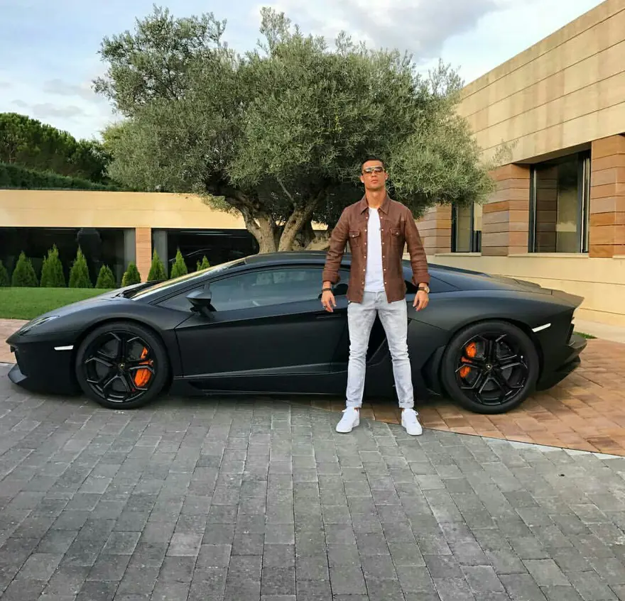 Cristiano Ronaldo yine Bugatti Centodieci ile gündemde 11