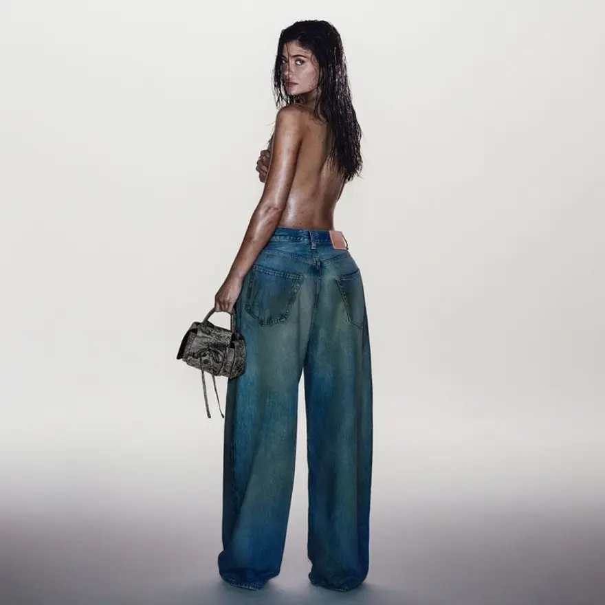 Kylie Jenner Acne Studios'un yeni sezon denim koleksiyonunu tanıttı 6