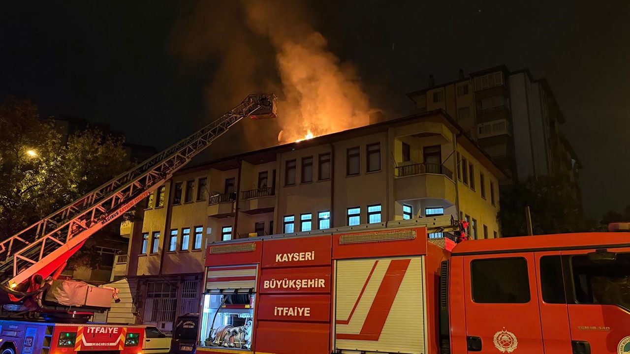 Eşi eve almayınca binayı ateşe verdi