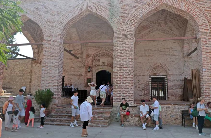 "BURAYI GEZMEK AYRICA BİR DENEYİM OLDU" 4 "BURAYI GEZMEK AYRICA BİR DENEYİM OLDU" 4