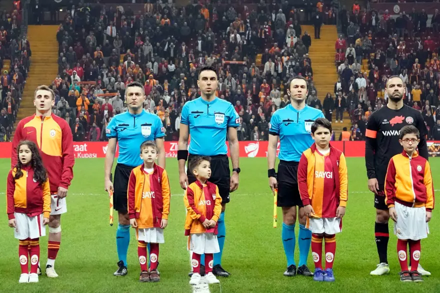 Galatasaray, Karagümrük'e mağlup oldu: Türkiye Kupası'na havlu attı 1 Galatasaray, Karagümrük'e mağlup oldu: Türkiye Kupası'na havlu attı 1