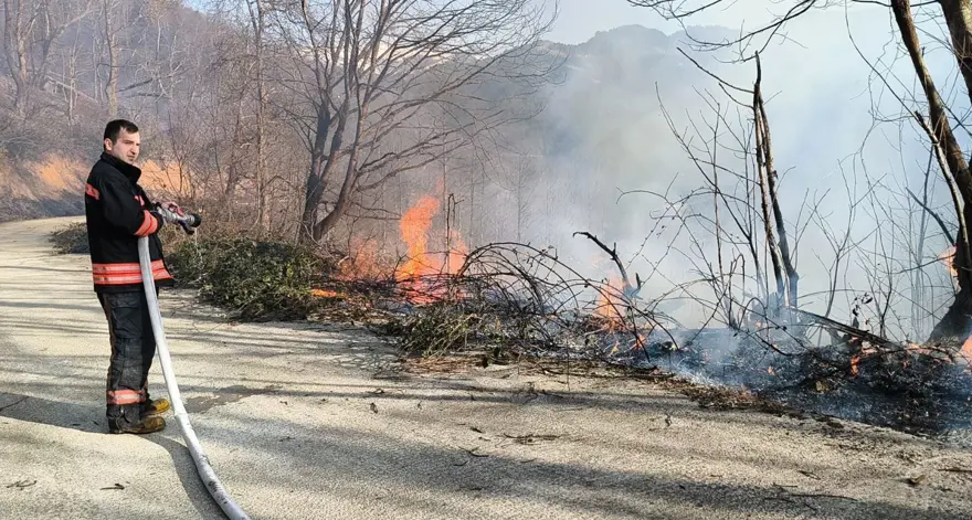 Trabzon’da örtü yangını: Ekipler müdahale ediyor 