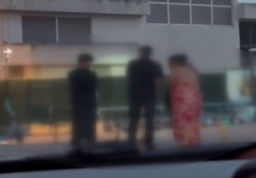 Fatih'te taciz skandalı. Etrafını çevirip zorla götürmeye çalıştılar
