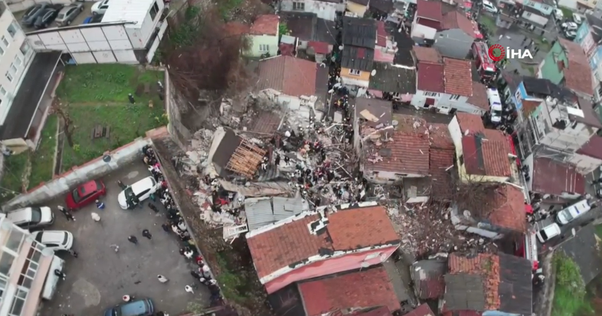 İstanbul Fatih'te bina çöktü