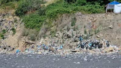 Kozlu Sahil'deki çöp yığını