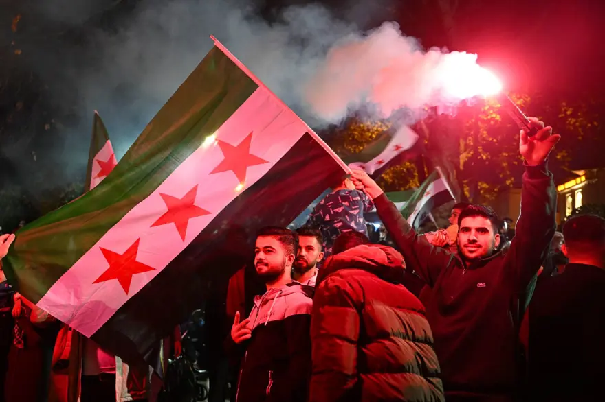 Avrupa'daki Suriyeliler, Baas rejiminin devrilmesini kutladı 3