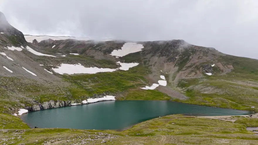 Gümüşhane'nin zirvesinde saklı güzellik: Yalnızca yaz mevsiminde ulaşım sağlanabiliyor 4 Gümüşhane'nin zirvesinde saklı güzellik: Yalnızca yaz mevsiminde ulaşım sağlanabiliyor 4