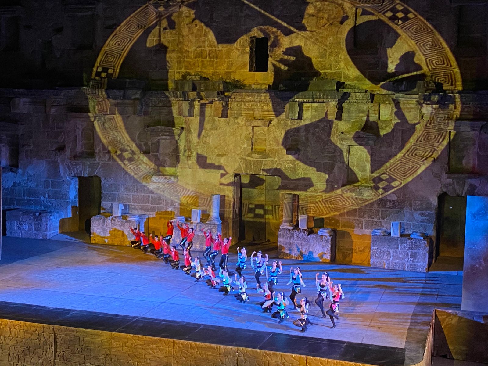 Anadolu Ateşi Aspendos'ta unutulmaz bir gösteriye imza attı