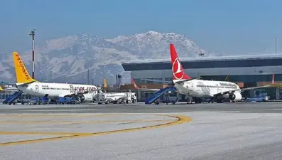 Van'da havalimanının kapatılması turizmcileri tedirgin ediyor