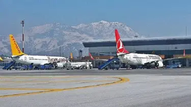 Van'da havalimanının kapatılması turizmcileri tedirgin ediyor