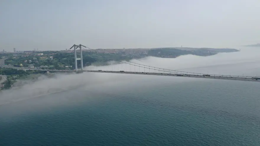 İstanbul Boğazı'na çöken sis doyumsuz görüntüler oluşturdu 2